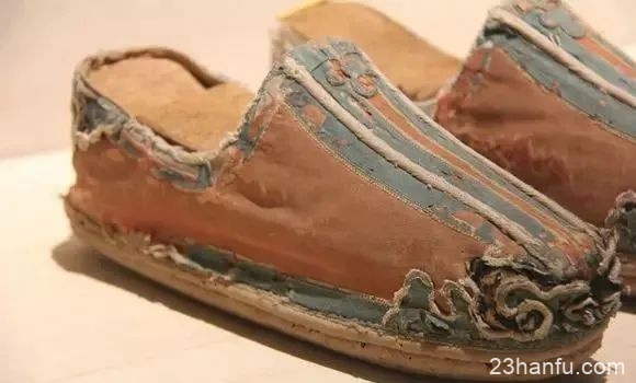 中国古代的足服怎么样？